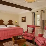 Otel Goldener Hirsch, A Luxury Collection Hotel,