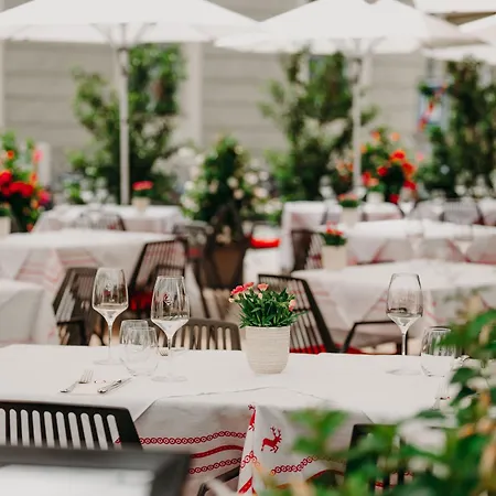 Goldener Hirsch, A Luxury Collection Hotel, Hotel