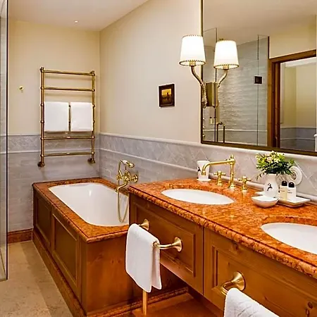 Goldener Hirsch, A Luxury Collection Hotel, Hotel